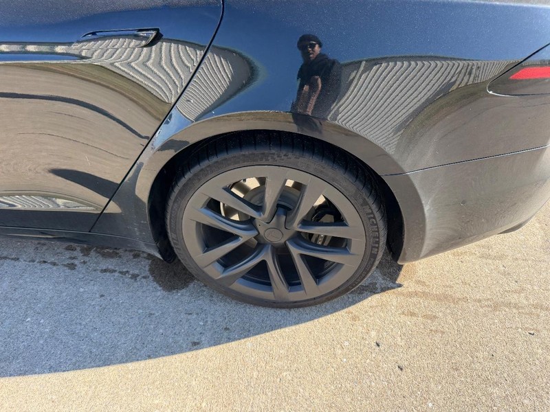 Tesla Model S Vehicle Full-screen Gallery Image 7