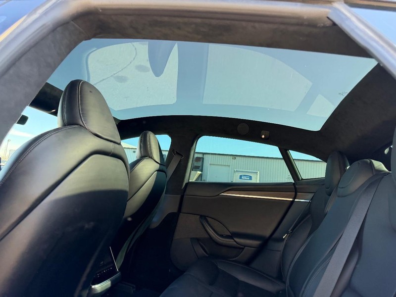 Tesla Model S Vehicle Full-screen Gallery Image 9