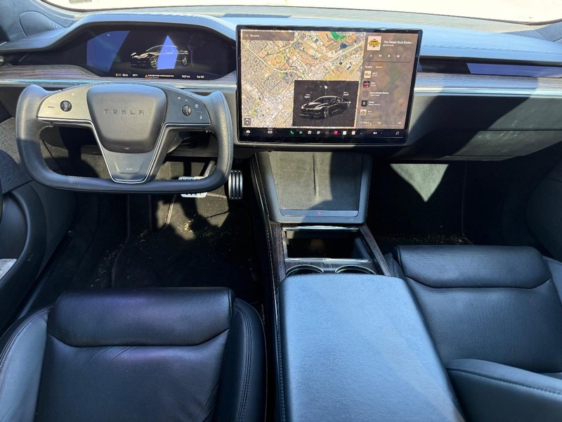 Tesla Model S Vehicle Full-screen Gallery Image 11