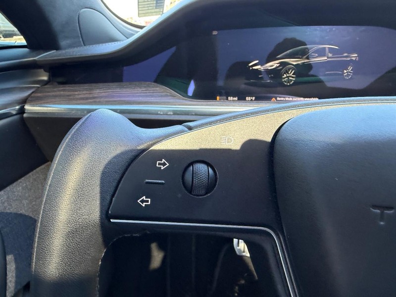 Tesla Model S Vehicle Full-screen Gallery Image 13