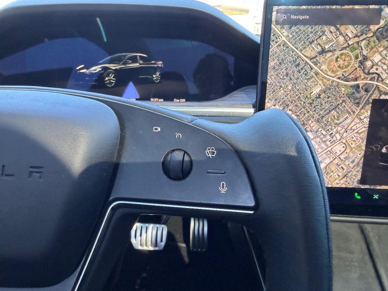 Tesla Model S Vehicle Full-screen Gallery Image 14