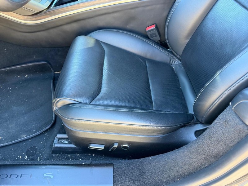 Tesla Model S Vehicle Full-screen Gallery Image 18