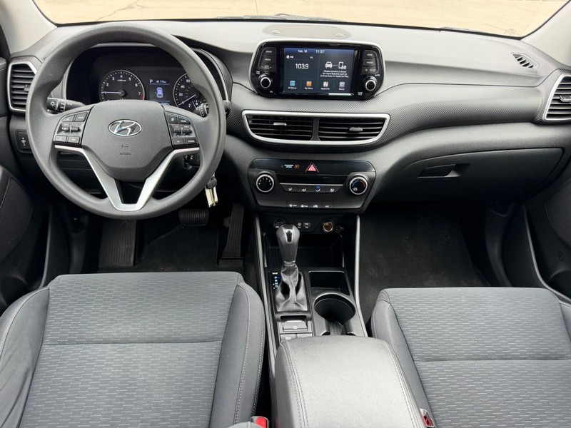 Hyundai Tucson Vehicle Full-screen Gallery Image 8