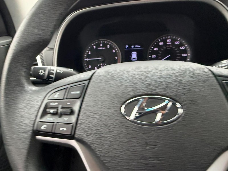 Hyundai Tucson Vehicle Full-screen Gallery Image 10