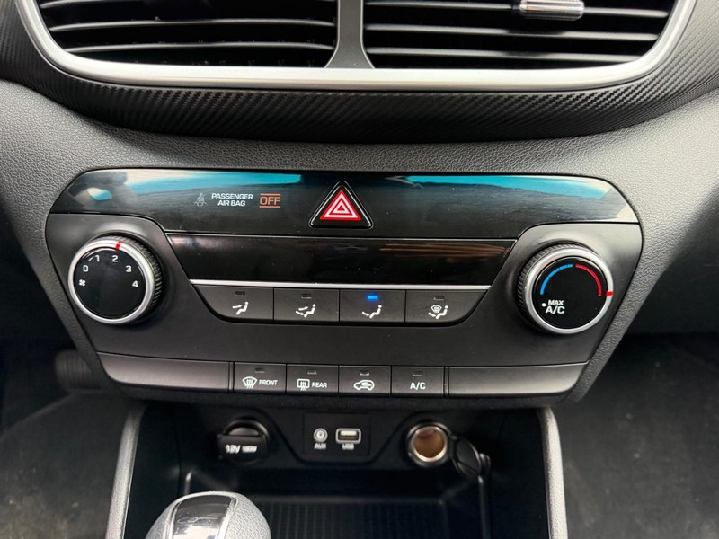 Hyundai Tucson Vehicle Full-screen Gallery Image 13