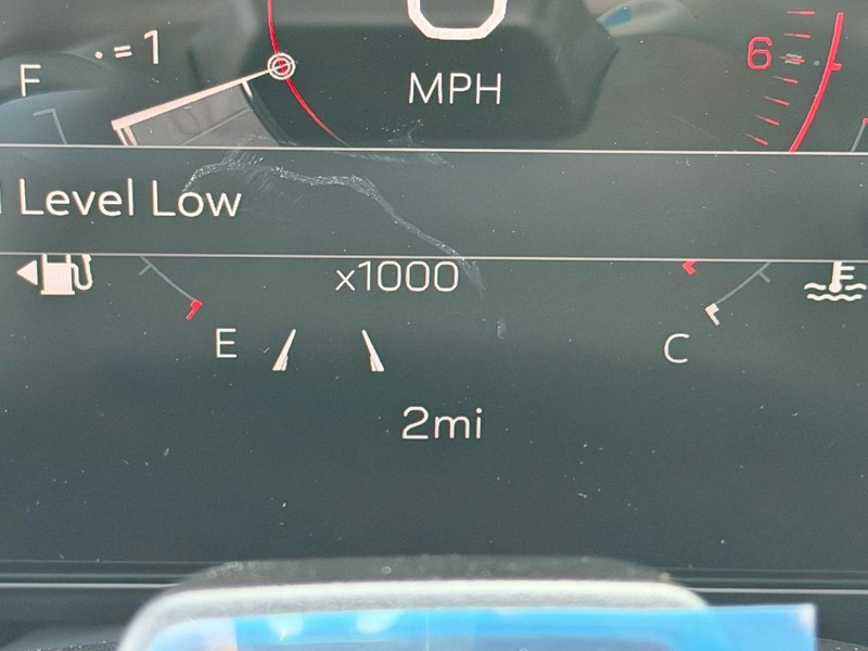 GMC Yukon XL Vehicle Full-screen Gallery Image 22