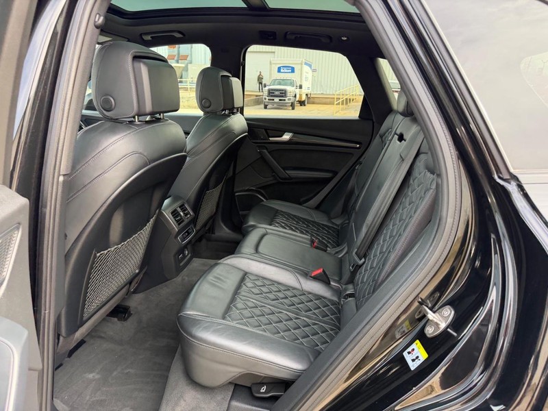 Audi SQ5 Vehicle Full-screen Gallery Image 8