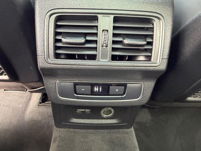 Audi SQ5 Vehicle Full-screen Gallery Image 10