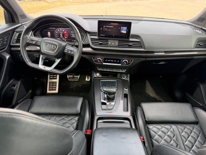 Audi SQ5 Vehicle Full-screen Gallery Image 11