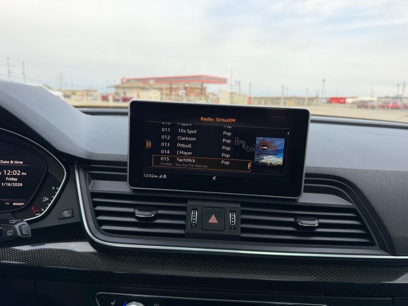 Audi SQ5 Vehicle Full-screen Gallery Image 15