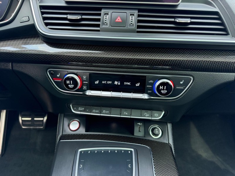 Audi SQ5 Vehicle Full-screen Gallery Image 16