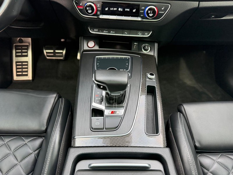 Audi SQ5 Vehicle Full-screen Gallery Image 17