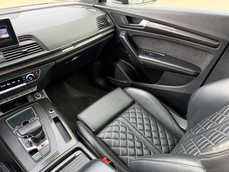 Audi SQ5 Vehicle Full-screen Gallery Image 18
