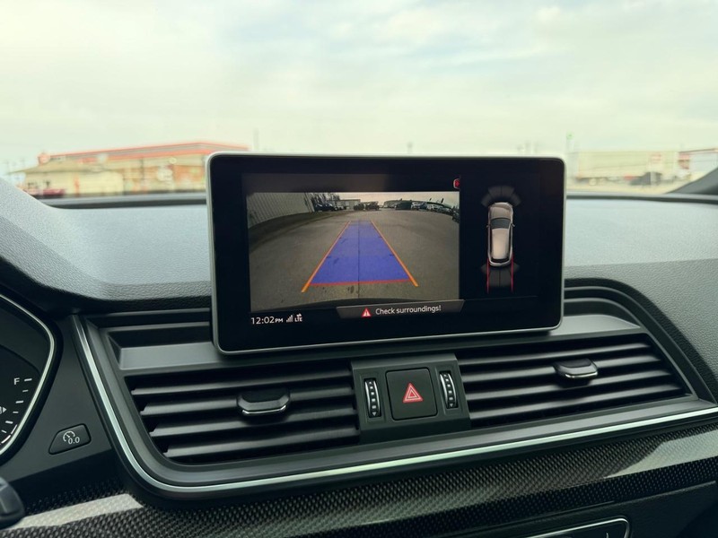 Audi SQ5 Vehicle Full-screen Gallery Image 20