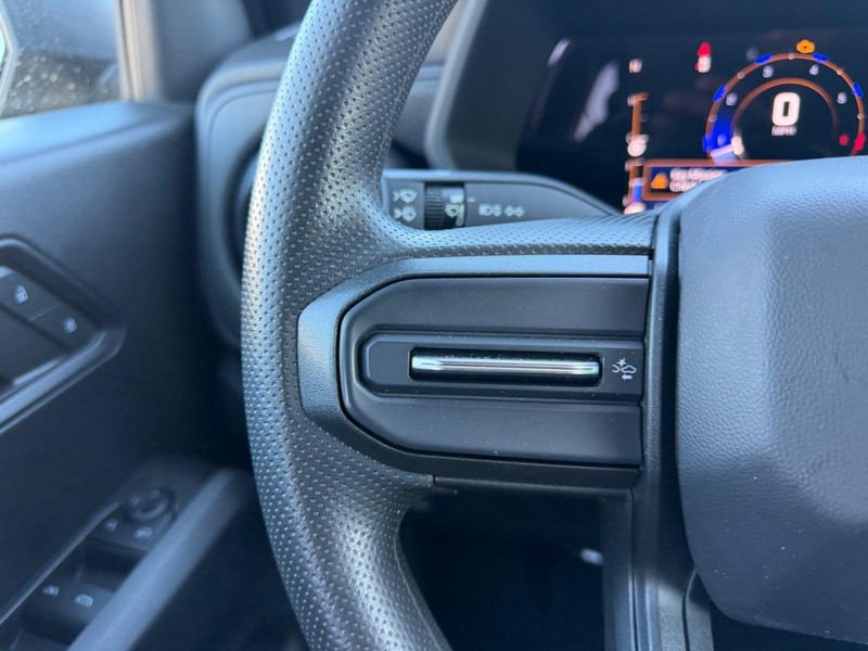 Chevrolet Colorado Vehicle Full-screen Gallery Image 10