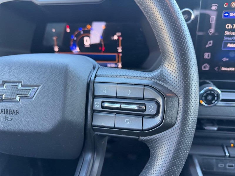 Chevrolet Colorado Vehicle Full-screen Gallery Image 11