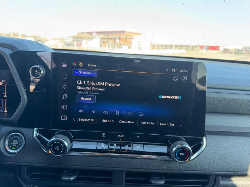 Chevrolet Colorado Vehicle Full-screen Gallery Image 12