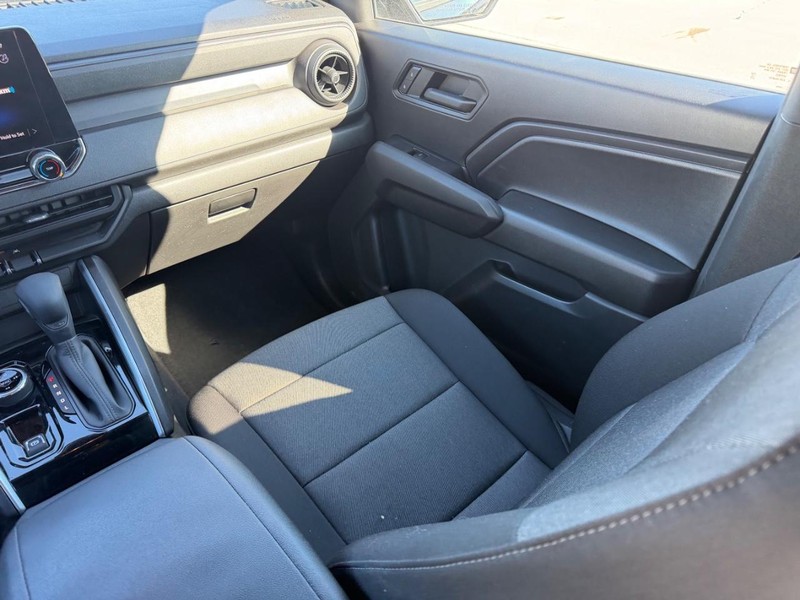 Chevrolet Colorado Vehicle Full-screen Gallery Image 14