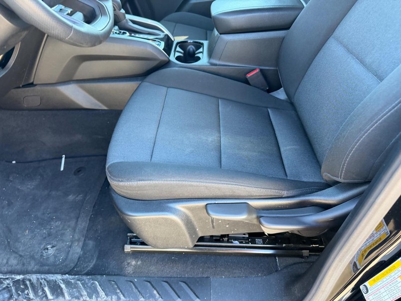 Chevrolet Colorado Vehicle Full-screen Gallery Image 16