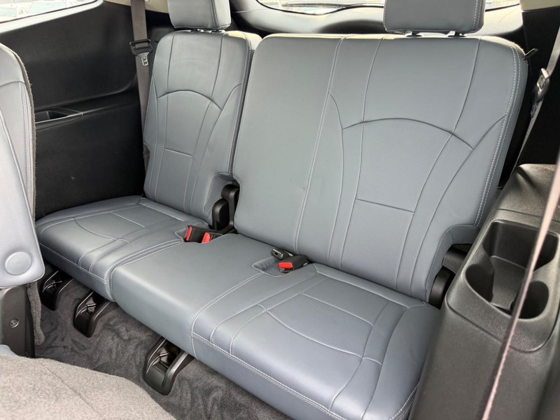 Buick Enclave Vehicle Full-screen Gallery Image 08