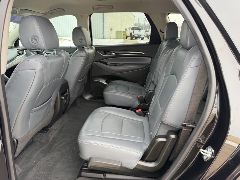 Buick Enclave Vehicle Full-screen Gallery Image 09