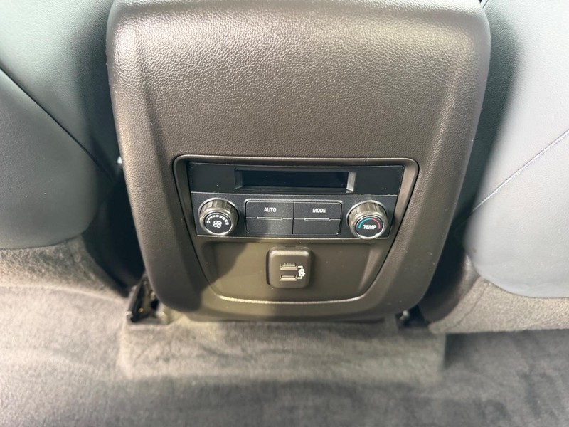 Buick Enclave Vehicle Full-screen Gallery Image 10