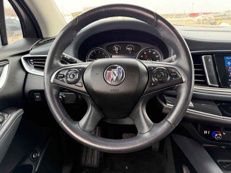 Buick Enclave Vehicle Full-screen Gallery Image 12