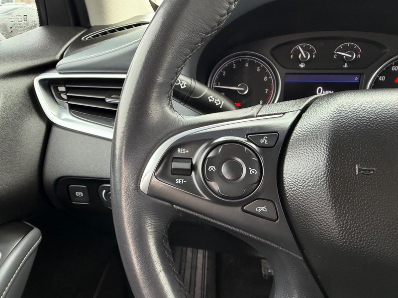 Buick Enclave Vehicle Full-screen Gallery Image 13