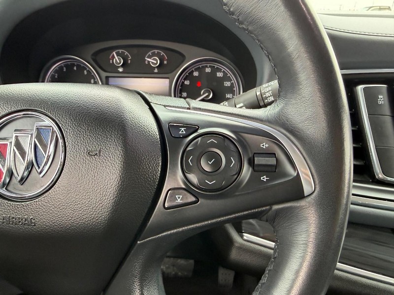 Buick Enclave Vehicle Full-screen Gallery Image 14