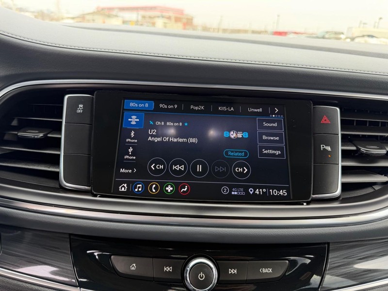 Buick Enclave Vehicle Full-screen Gallery Image 15