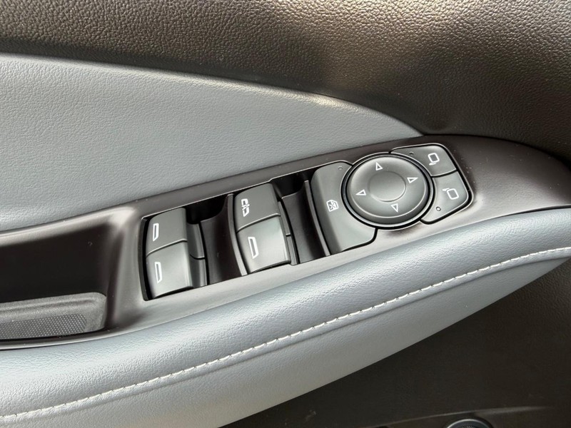 Buick Enclave Vehicle Full-screen Gallery Image 19