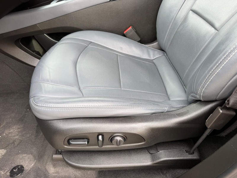 Buick Enclave Vehicle Full-screen Gallery Image 20