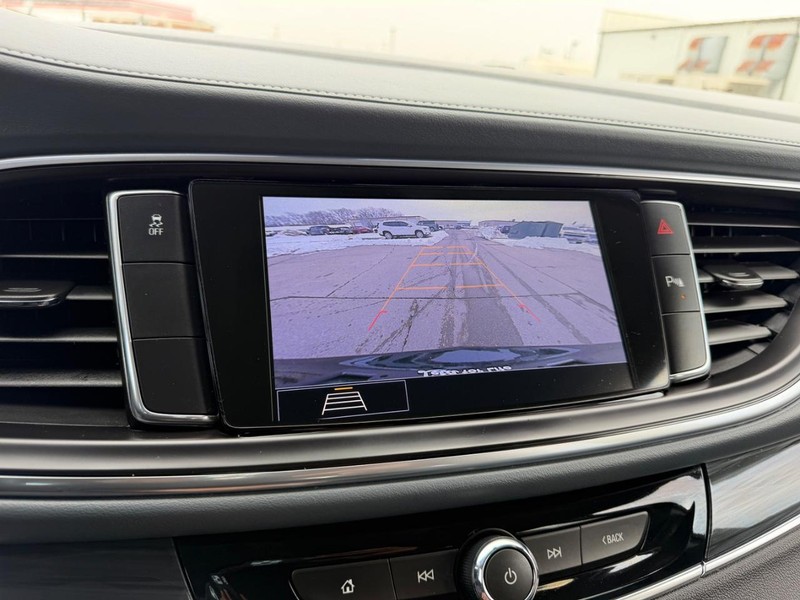 Buick Enclave Vehicle Full-screen Gallery Image 22