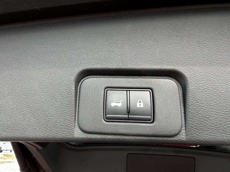 Nissan Rogue Vehicle Full-screen Gallery Image 6