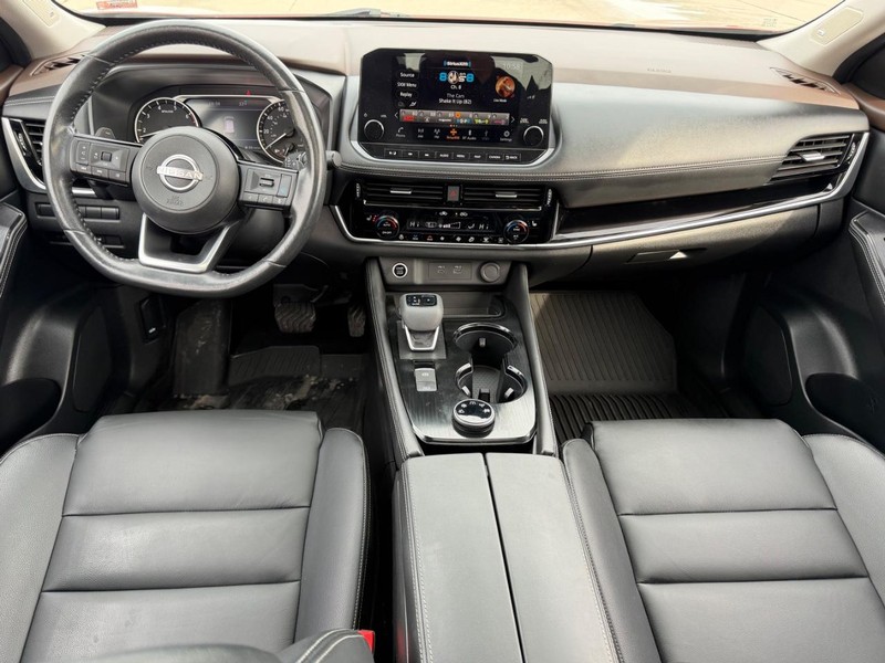 Nissan Rogue Vehicle Full-screen Gallery Image 10
