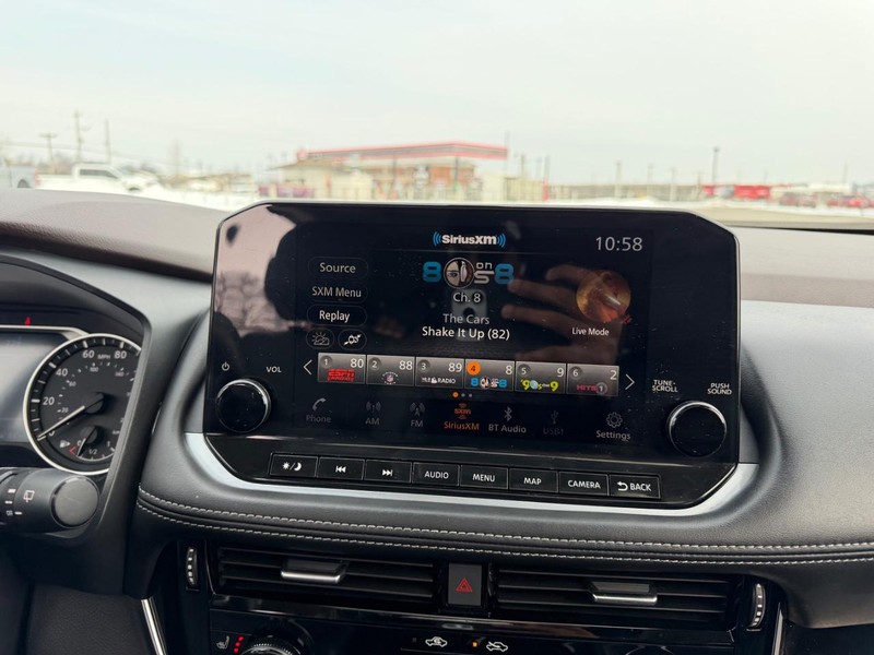 Nissan Rogue Vehicle Full-screen Gallery Image 14