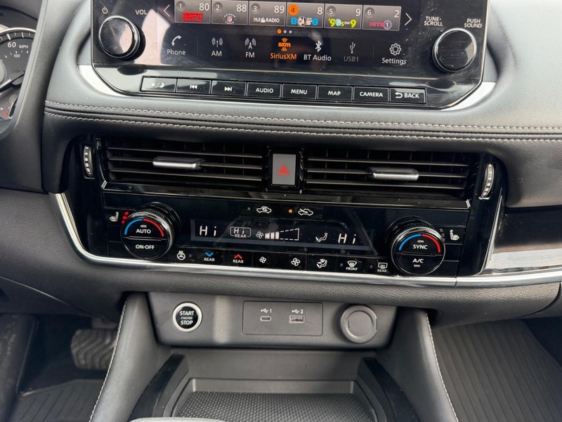 Nissan Rogue Vehicle Full-screen Gallery Image 15