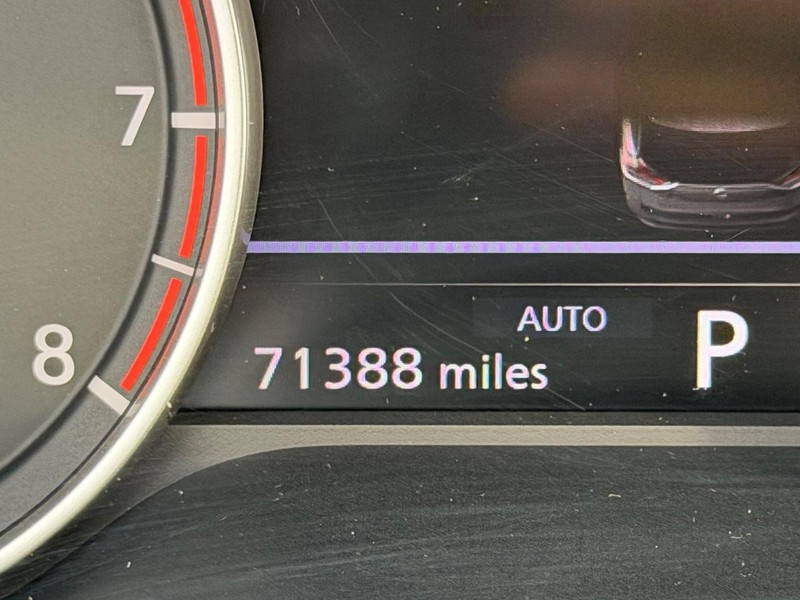 Nissan Rogue Vehicle Full-screen Gallery Image 21