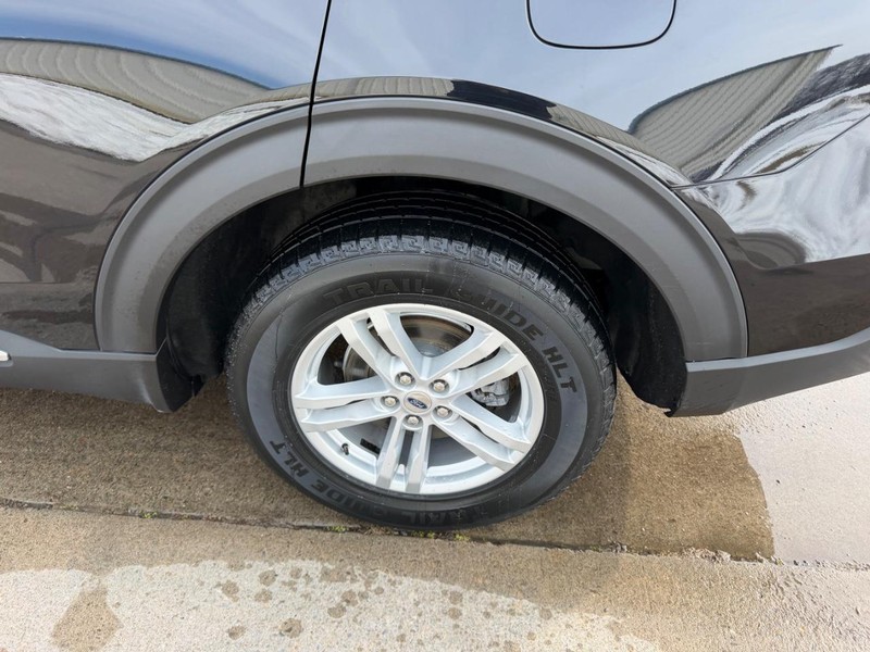 Ford Explorer Vehicle Full-screen Gallery Image 7