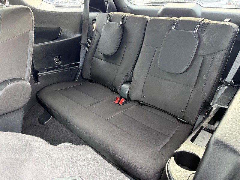 Ford Explorer Vehicle Full-screen Gallery Image 8