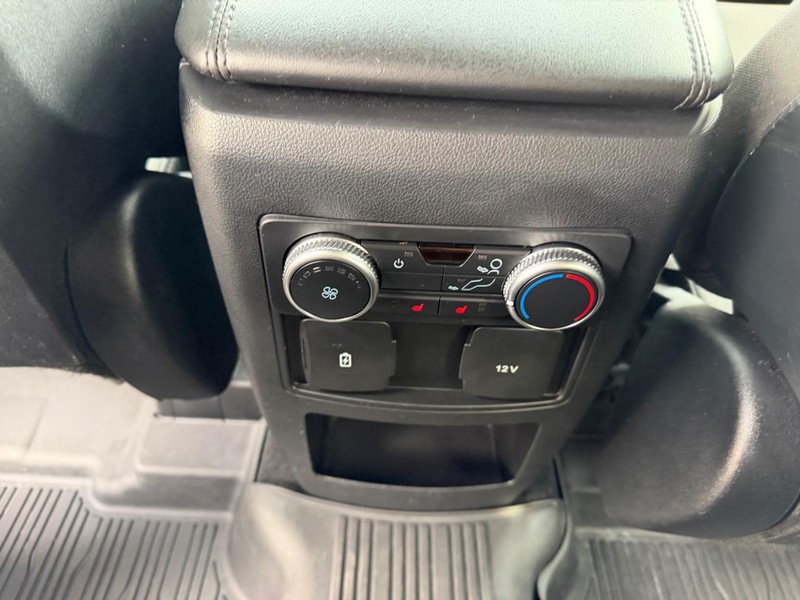 Ford Explorer Vehicle Full-screen Gallery Image 10