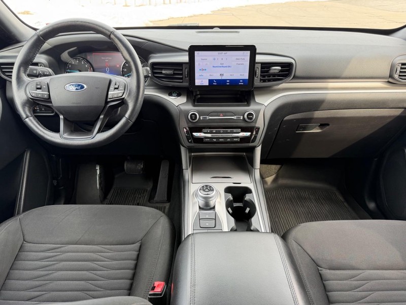 Ford Explorer Vehicle Full-screen Gallery Image 11