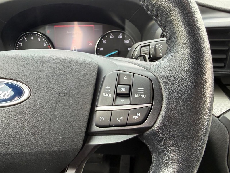 Ford Explorer Vehicle Full-screen Gallery Image 14