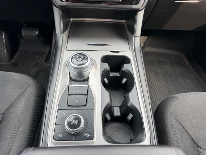 Ford Explorer Vehicle Full-screen Gallery Image 17