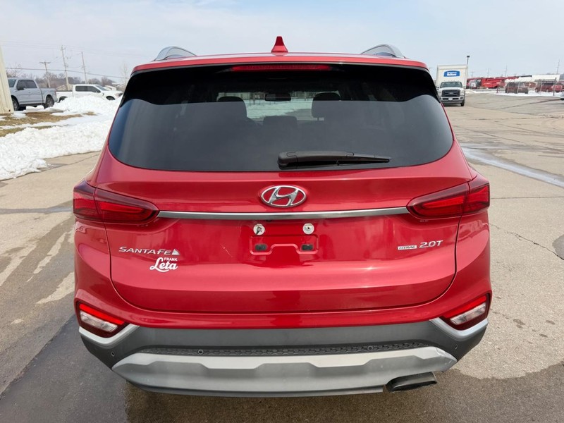 Hyundai Santa Fe Vehicle Full-screen Gallery Image 4