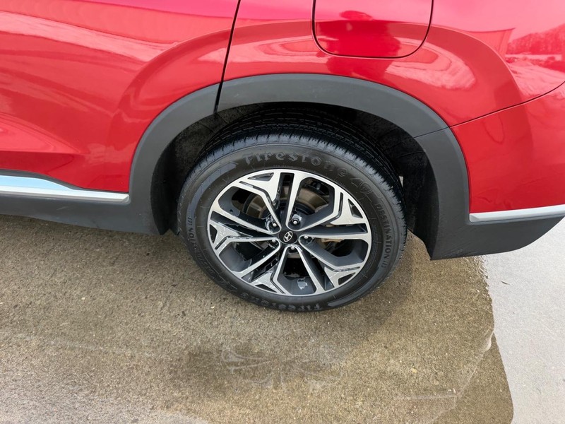 Hyundai Santa Fe Vehicle Full-screen Gallery Image 7