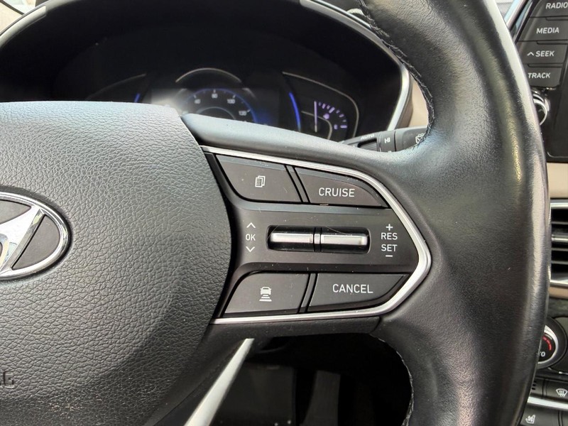 Hyundai Santa Fe Vehicle Full-screen Gallery Image 13