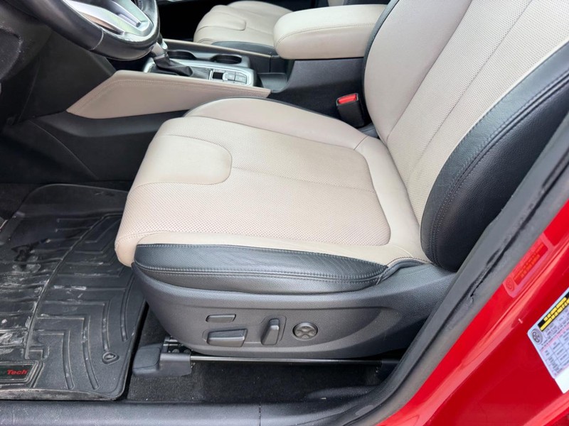 Hyundai Santa Fe Vehicle Full-screen Gallery Image 20