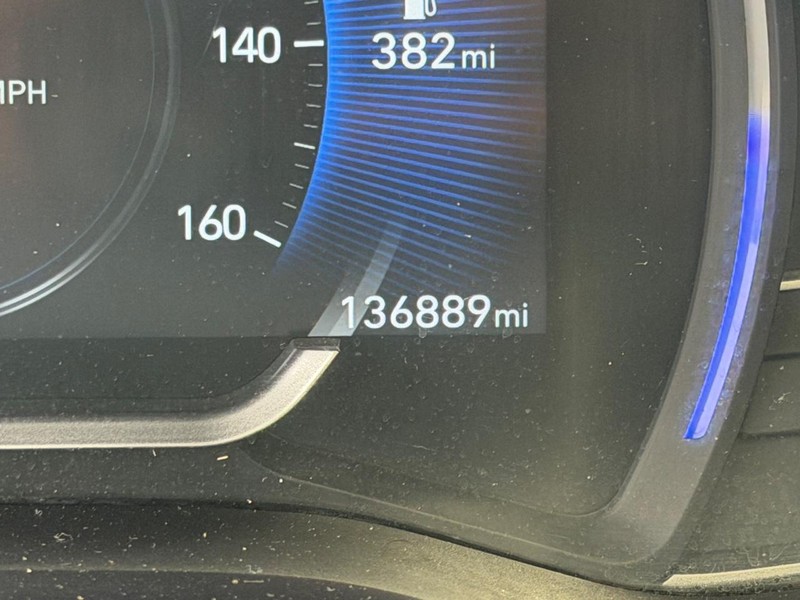 Hyundai Santa Fe Vehicle Full-screen Gallery Image 21