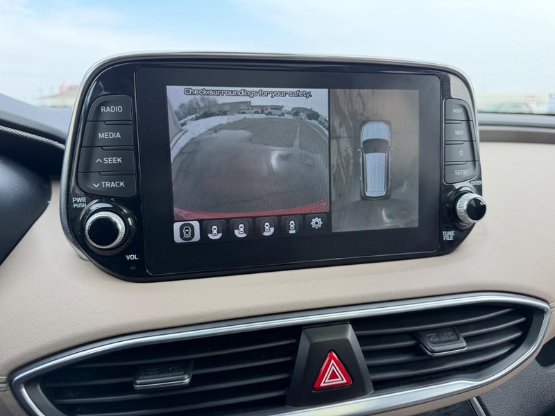 Hyundai Santa Fe Vehicle Full-screen Gallery Image 22